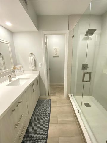 6417 Windmill Gate Rd, Miami Lakes, FL 33014