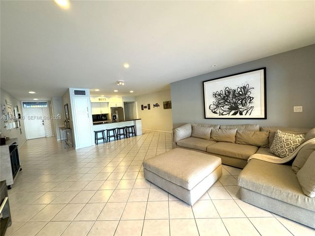 6417 Windmill Gate Rd, Miami Lakes, FL 33014