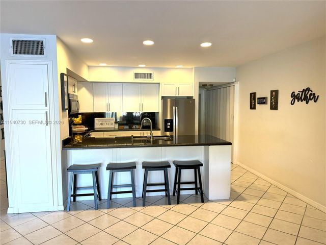 6417 Windmill Gate Rd, Miami Lakes, FL 33014