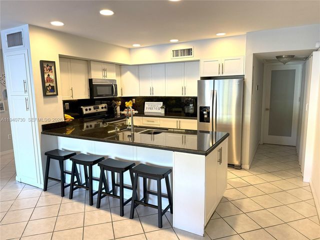 6417 Windmill Gate Rd, Miami Lakes, FL 33014