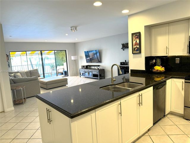 6417 Windmill Gate Rd, Miami Lakes, FL 33014