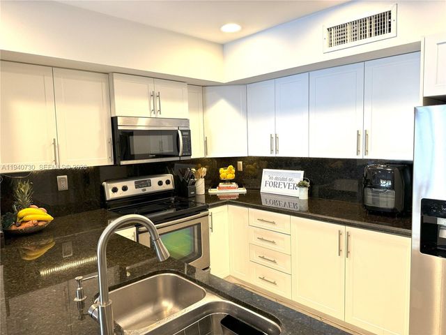 6417 Windmill Gate Rd, Miami Lakes, FL 33014