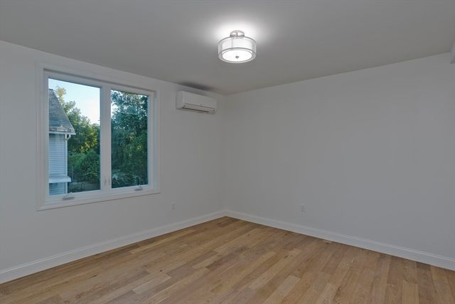 107 Williams St, Northampton, MA 01060