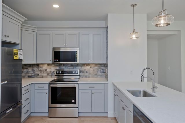 107 Williams St, Northampton, MA 01060