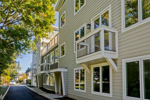 107 Williams St, Northampton, MA 01060