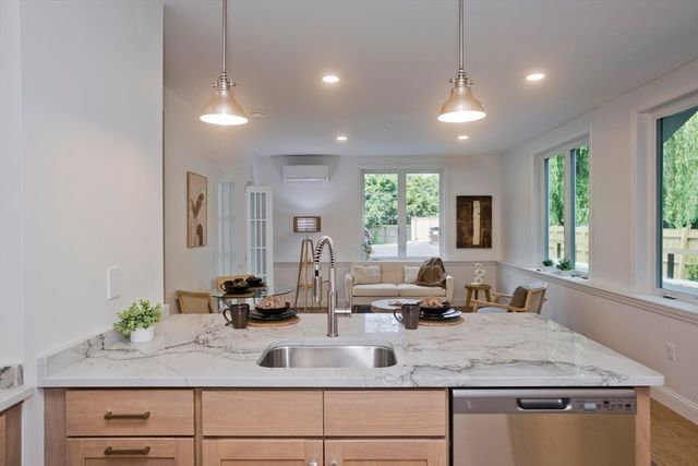 107 Williams St, Northampton, MA 01060