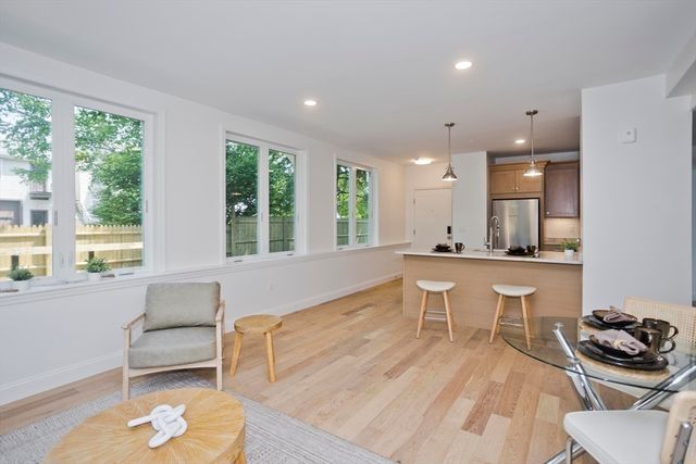 107 Williams St, Northampton, MA 01060