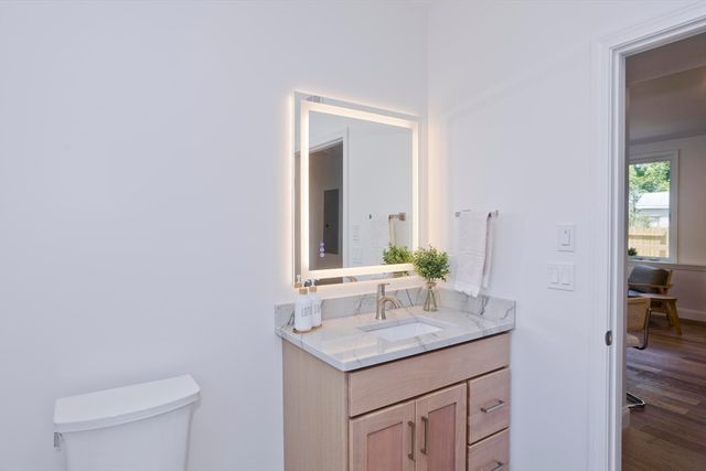 107 Williams St, Northampton, MA 01060