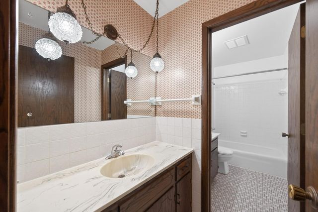 5920 Colfax Avenue N, Brooklyn Center, MN 55430