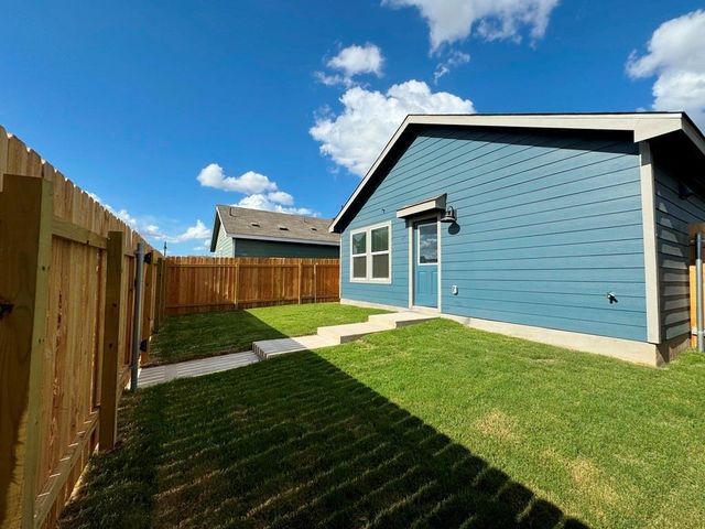 184 Chapel Beck DR, Kyle, TX 78640