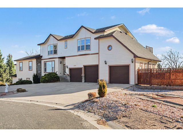 2048 Fairway Ln, Greeley, CO 80634