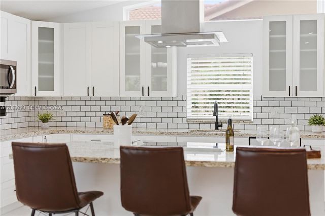 1135 Fairfax Ln, Weston, FL 33326