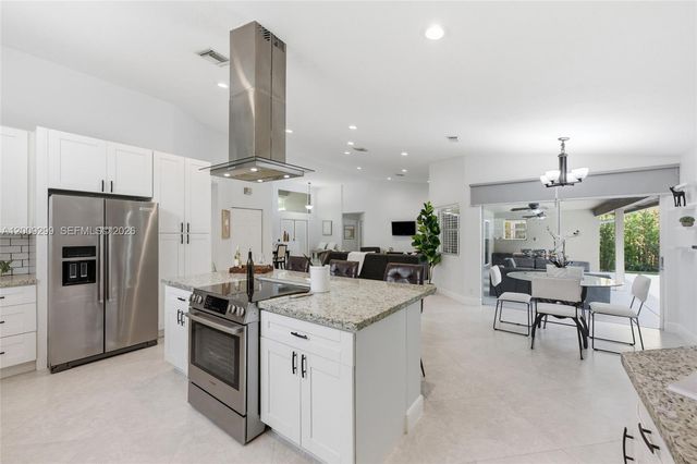 1135 Fairfax Ln, Weston, FL 33326