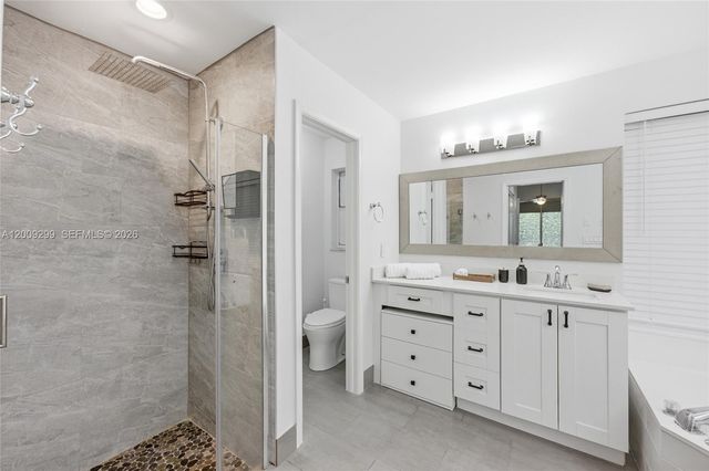 1135 Fairfax Ln, Weston, FL 33326