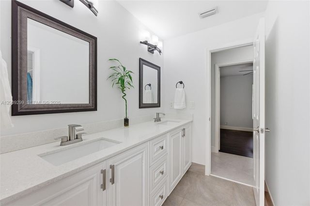 1135 Fairfax Ln, Weston, FL 33326