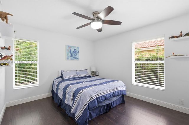 1135 Fairfax Ln, Weston, FL 33326