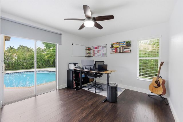 1135 Fairfax Ln, Weston, FL 33326