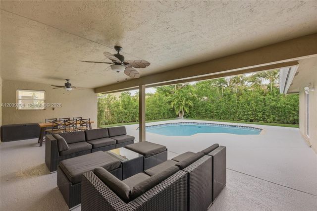 1135 Fairfax Ln, Weston, FL 33326