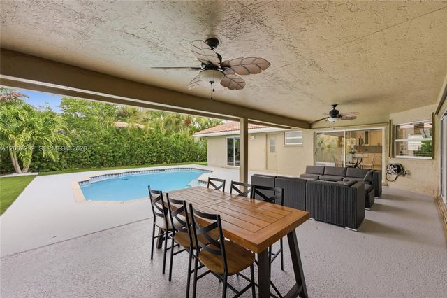 1135 Fairfax Ln, Weston, FL 33326
