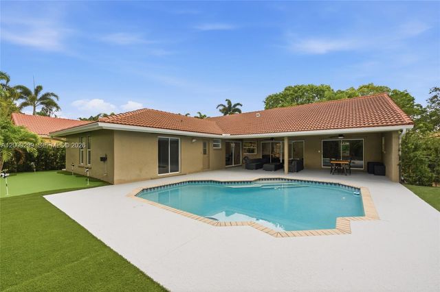 1135 Fairfax Ln, Weston, FL 33326