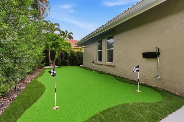 1135 Fairfax Ln, Weston, FL 33326