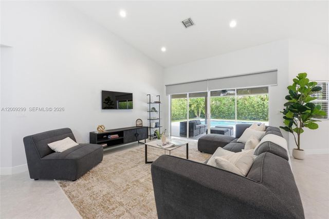 1135 Fairfax Ln, Weston, FL 33326