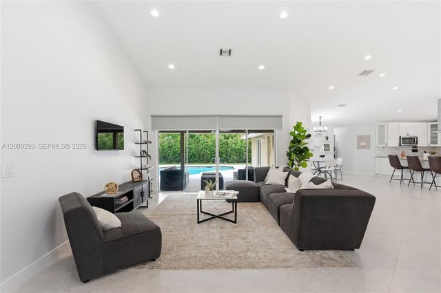 1135 Fairfax Ln, Weston, FL 33326