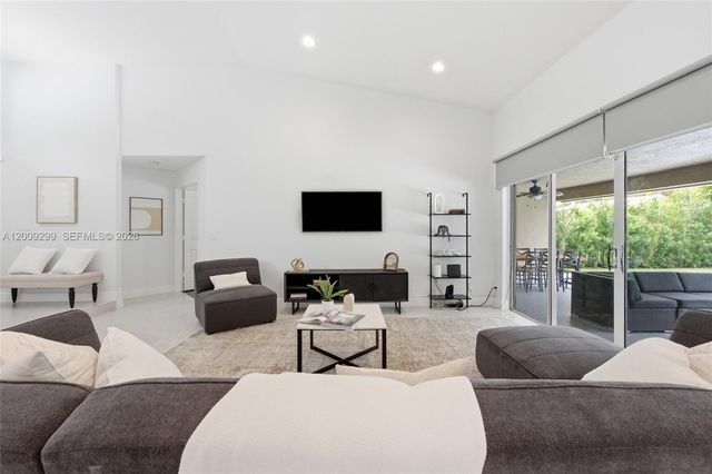 1135 Fairfax Ln, Weston, FL 33326
