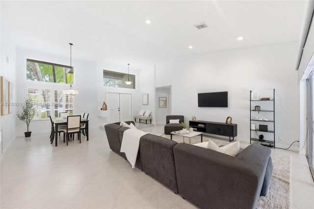 1135 Fairfax Ln, Weston, FL 33326