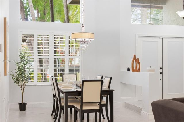 1135 Fairfax Ln, Weston, FL 33326