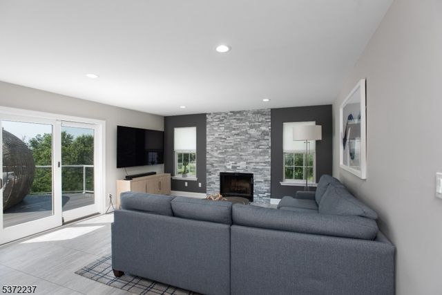 7 Beechwood Ter, Green Brook Twp., NJ 08812