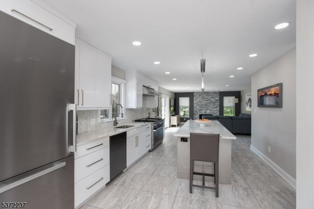 7 Beechwood Ter, Green Brook Twp., NJ 08812