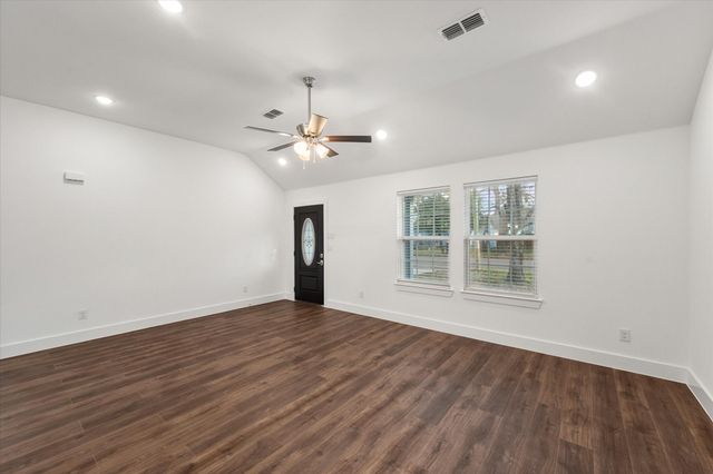 401 N Goodman Avenue, Kerens, TX 75144