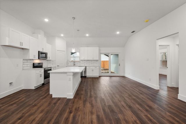 401 N Goodman Avenue, Kerens, TX 75144