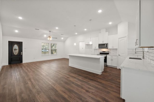 401 N Goodman Avenue, Kerens, TX 75144