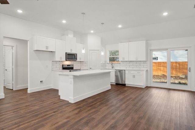 401 N Goodman Avenue, Kerens, TX 75144