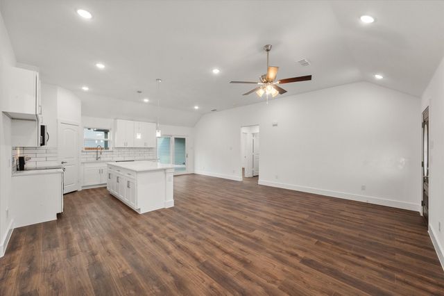 401 N Goodman Avenue, Kerens, TX 75144