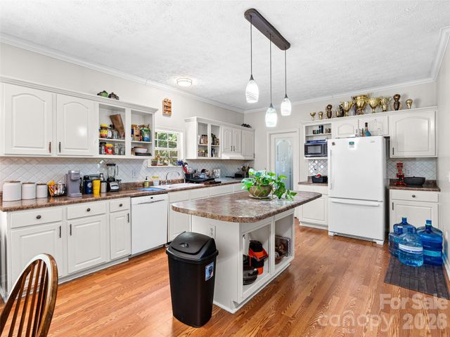 8 Jackson Cove Road, Leicester, NC 28748