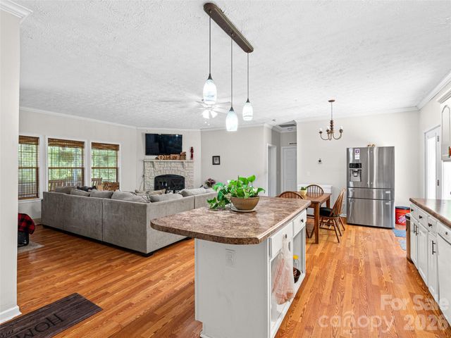 8 Jackson Cove Road, Leicester, NC 28748