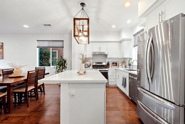 325 Royal Gln 608, Escondido, CA 92025