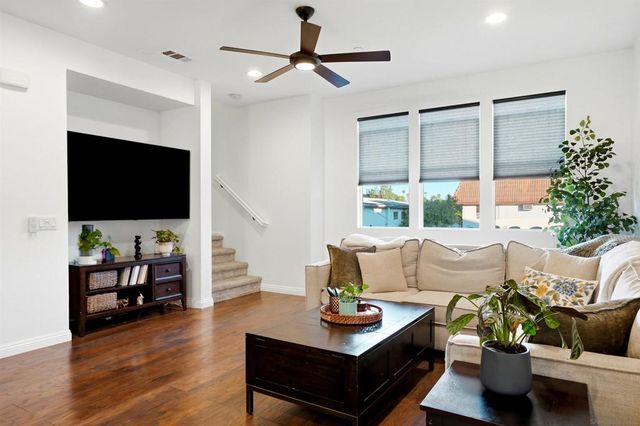 325 Royal Gln 608, Escondido, CA 92025