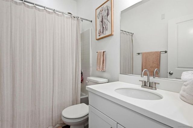 325 Royal Gln 608, Escondido, CA 92025