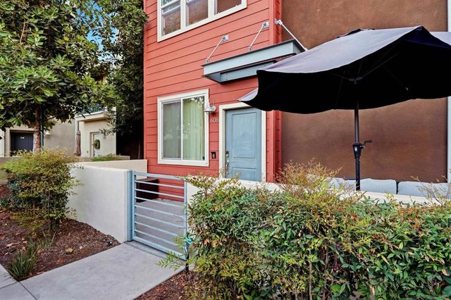 325 Royal Gln 608, Escondido, CA 92025