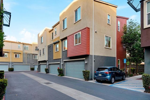 325 Royal Gln 608, Escondido, CA 92025