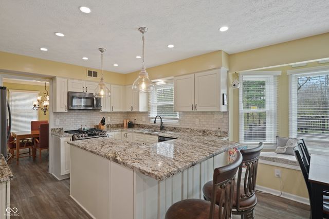 9523 E Southport Road, Indianapolis, IN 46259