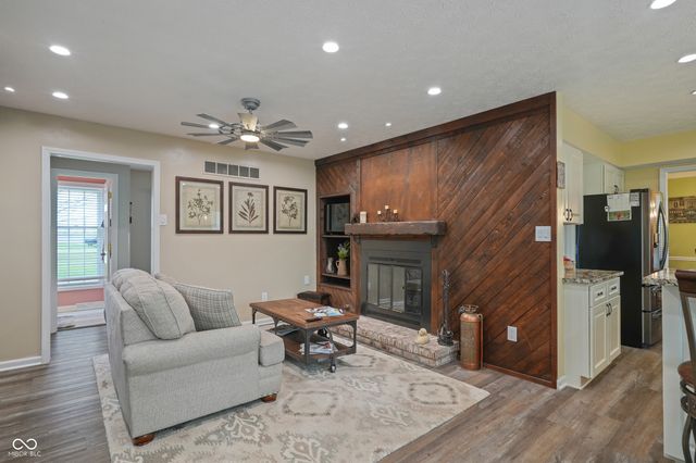 9523 E Southport Road, Indianapolis, IN 46259