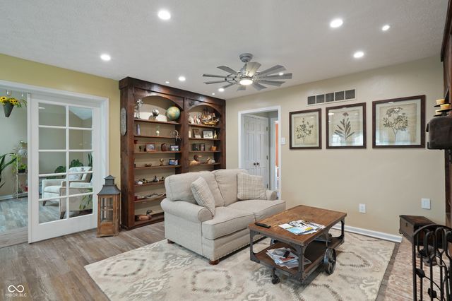 9523 E Southport Road, Indianapolis, IN 46259