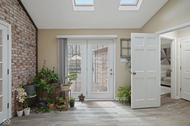 9523 E Southport Road, Indianapolis, IN 46259