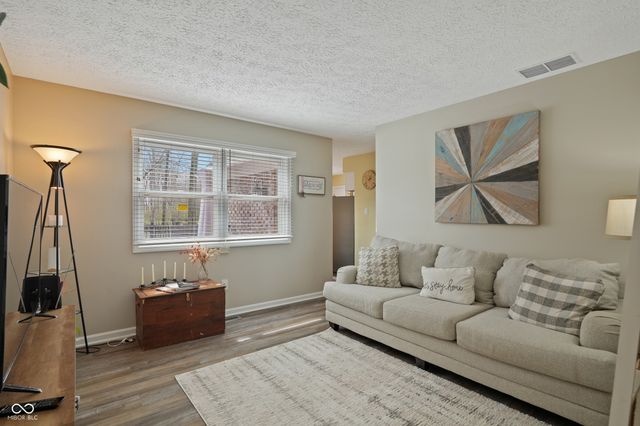 9523 E Southport Road, Indianapolis, IN 46259