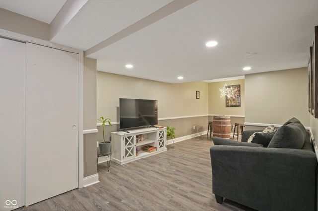 9523 E Southport Road, Indianapolis, IN 46259